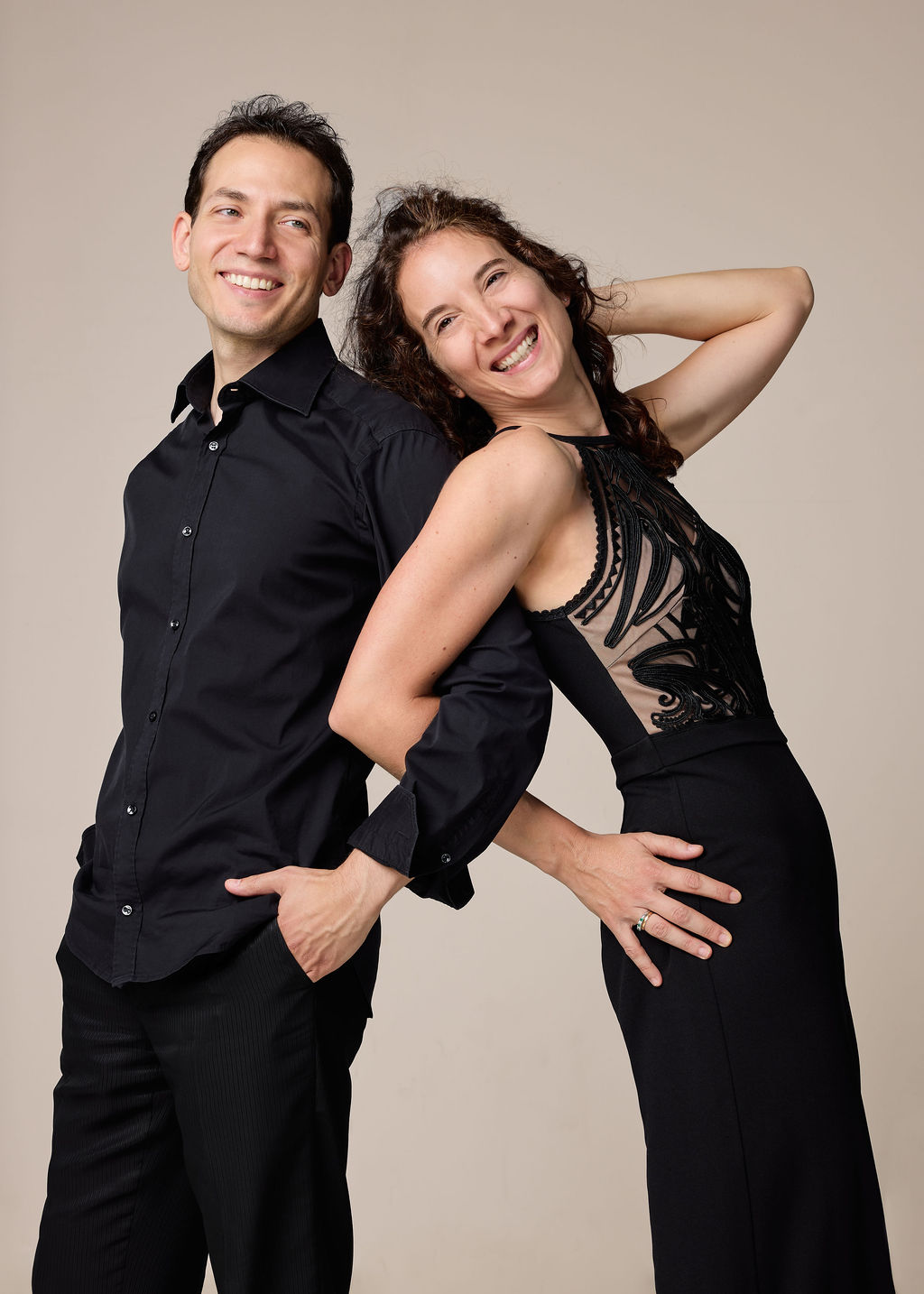 Zwei Musiker:innen des Taru Ensembles