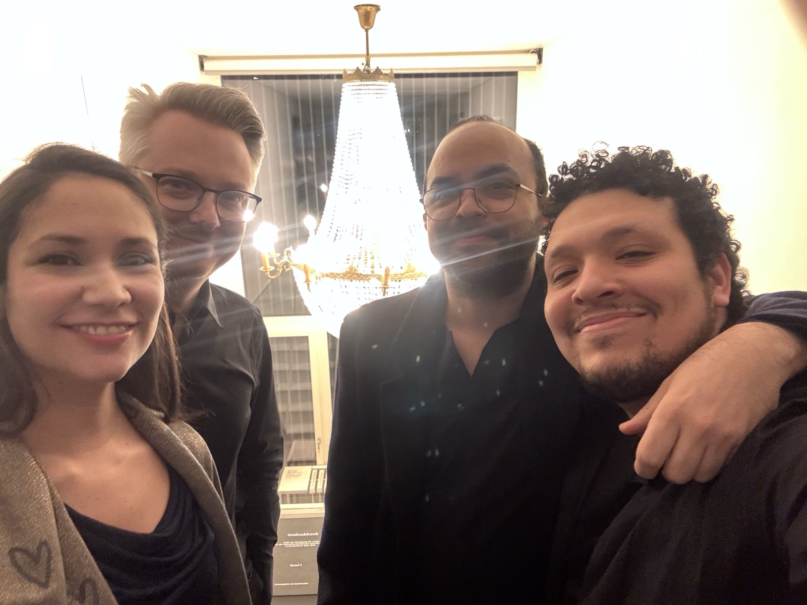 Die Musiker:innen des Taru Ensembles nach einem Konzert