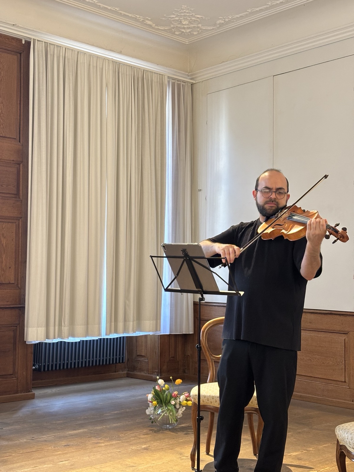 Solo-Bratschist im Konzert