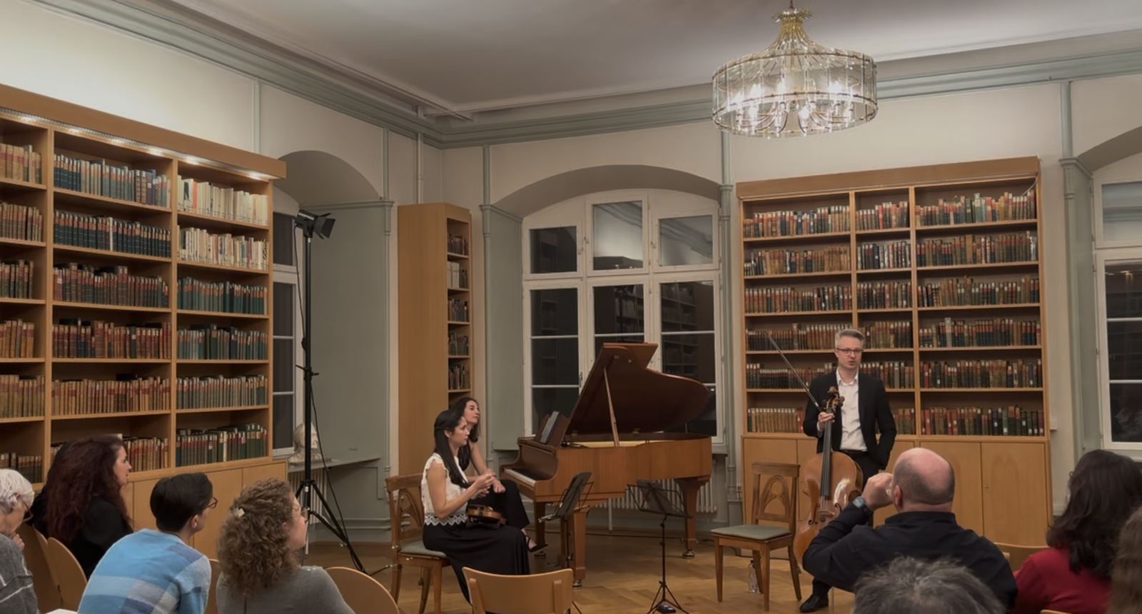 Cellist und Pianist im Konzert in der Bibliothek der Lesegesellschaft Basel