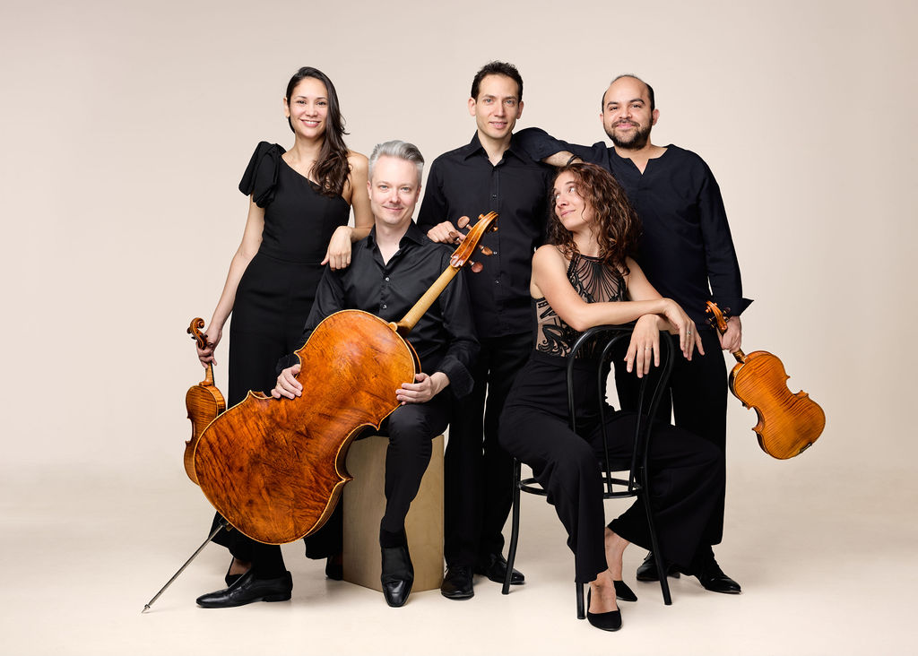 Taru Ensemble, Studioportrait